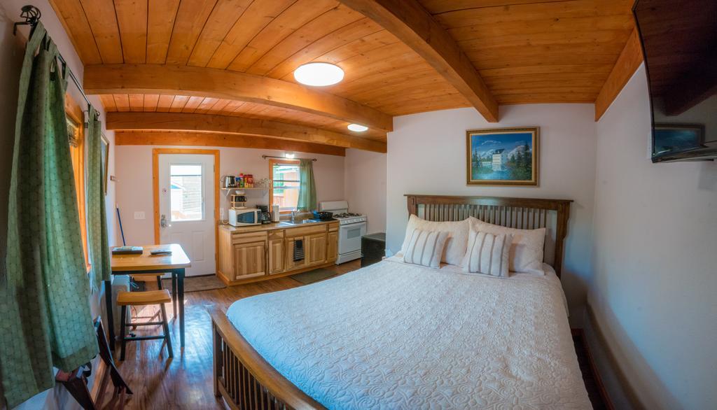 Отель Talkeetna Love-Lee Cabins Экстерьер фото
