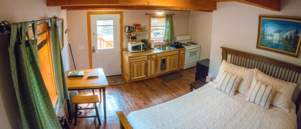 Отель Talkeetna Love-Lee Cabins Экстерьер фото