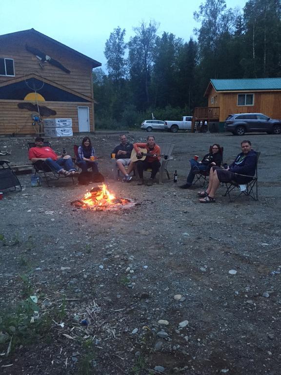 Отель Talkeetna Love-Lee Cabins Экстерьер фото